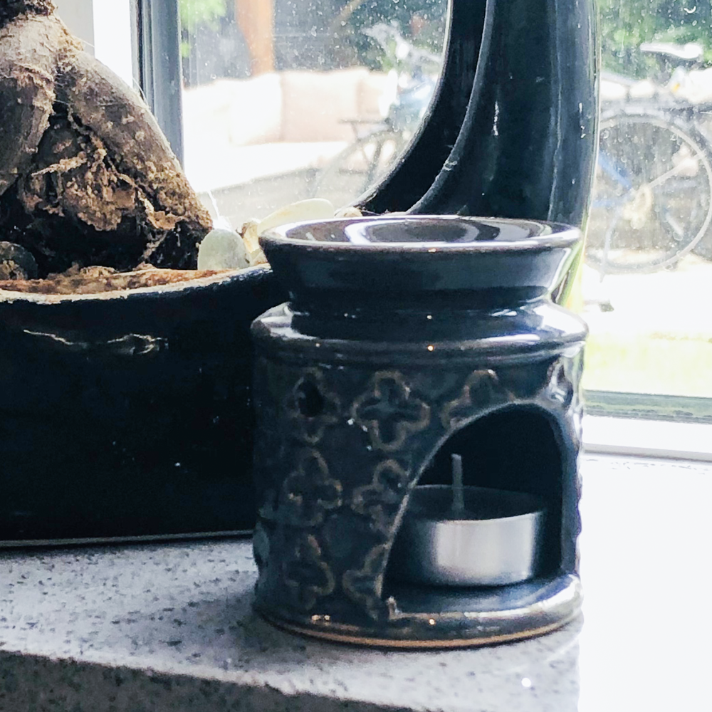 Small Flower Motif Oil Burner